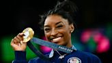 Simone Biles reina en el ‘all around’ y hace más historia