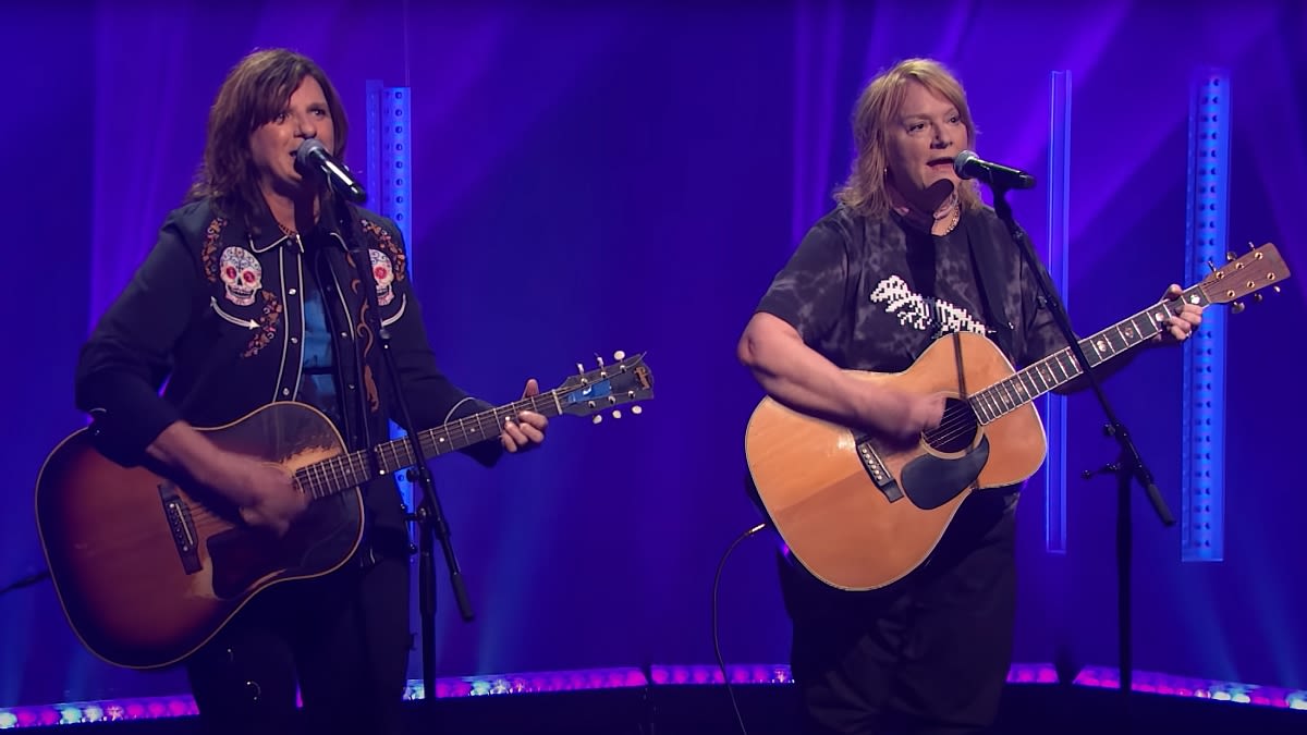 Indigo Girls Perform “What We Wanna Be” on Seth Meyers: Watch