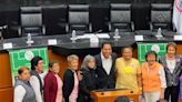 Elvira Sánchez y la Selección Femenil de futbol reciben homenaje