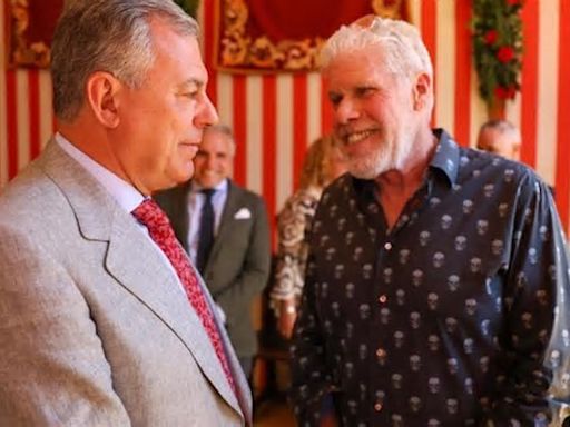 Un 'hijo de la anarquía' en el Real: ¿qué hace Ron Perlman en la Feria de Abril?