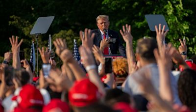 At a Trump Rally in the Bronx, Chants of ‘Build the Wall’