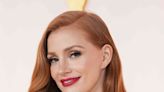 Jessica Chastain Went ‘50s Screen Siren With Glossy Lids, Arched Brows, and Red Lips at the 2023 Oscars