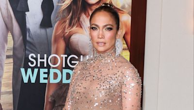 Eiza Gonzalez urges fans to 'be kind' to Jennifer Lopez