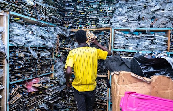 Carmignac photojournalism award exposes dangers of e-waste problem in Ghana