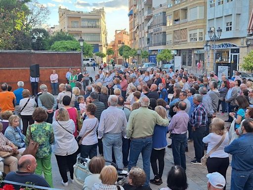 La plataforma sanitaria de Puente Genil denuncia la pérdida de dos especialistas de Digestivo en el hospital