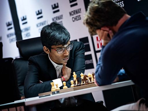 Praggnanandhaa, de 18 años, aplasta a Carlsen y lidera después de tres rondas