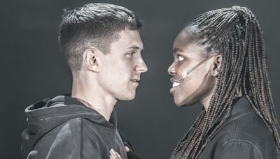 Tom Holland y Francesca Amewudah-Rivers protagonizan "Romeo y Julieta", pero dividen opiniones