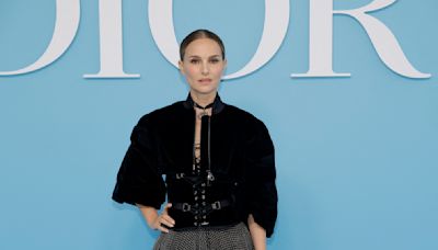 Yseult, Natalie Portman, Carla Bruni en petite culotte,... : les stars aux défilés Dior et Saint-Laurent pour le premier jour de la Fashion Week de Paris