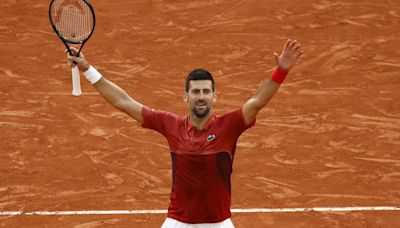 Djokovic se retira de Roland Garros por su lesión de rodilla