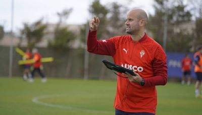 ¿Qué objetivo logra Miguel Ángel Ramírez, DT campeón de la Copa Sudamericana con Independiente del Valle, con Sporting de Gijón?