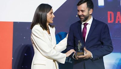 David Lozano recibe el Premio Gran Angular por "Intruso"