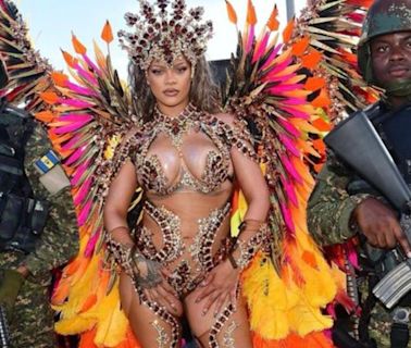 Infartante: Rihanna dio la sorpresa y bailó en un carnaval de Barbados | Espectáculos