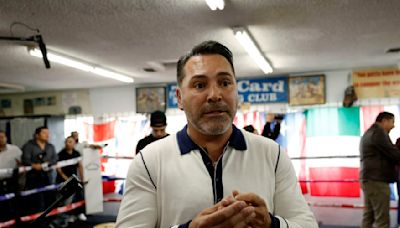 Video: Oscar De La Hoya Praying for Mike Tyson in 'Dangerous Fight' vs. Jake Paul