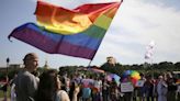Rusia amplía la prohibición de la 'propaganda LGBT' a todas las edades