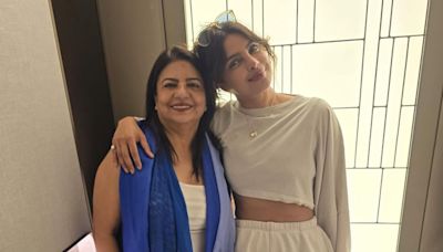 Priyanka Chopra enjoys delicious palak-paneer made by mom Madhu Chopra after long shoot day. See photo