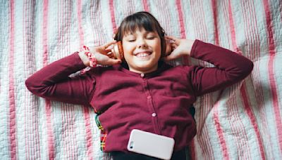 Want to spur your child’s intellectual development? Use audiobooks instead of videos