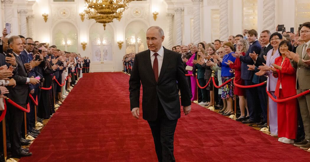 Isolated From West, Putin Projects Domestic Power at Inauguration