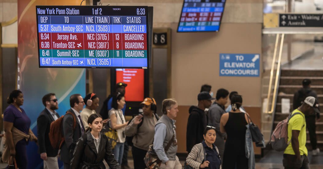 Amtrak and N.J. Transit Service Resumes After Rush-Hour Meltdown