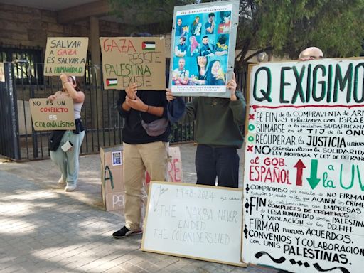Estudiantes de la Acampada por Palestina se encierran en la facultad de Filosofía de la Universidad de Valencia
