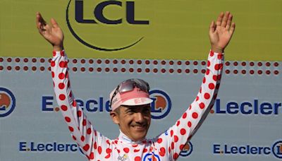 Richard Carapaz celebra la conquista del maillot de Rey de Montaña del Tour de Francia: “He tenido la suerte de poder entrar a la escapada y conseguirlo”