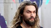 Jason Momoa se rapa la cabeza y luce irreconocible