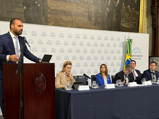 Eduardo Bolsonaro busca asilo para sediciosos, en Argentina