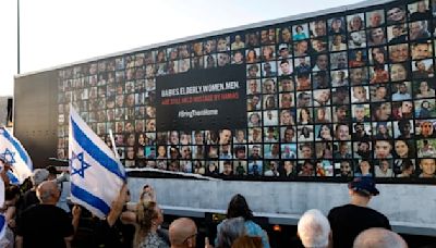 Emmanuel Macron rend hommage aux otages enlevés par le Hamas depuis 300 jours