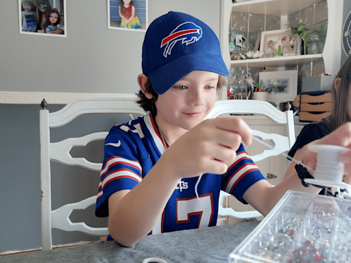 'I want to help the kids': 9-year-old Hamburg boy makes bracelets to raise money for charity