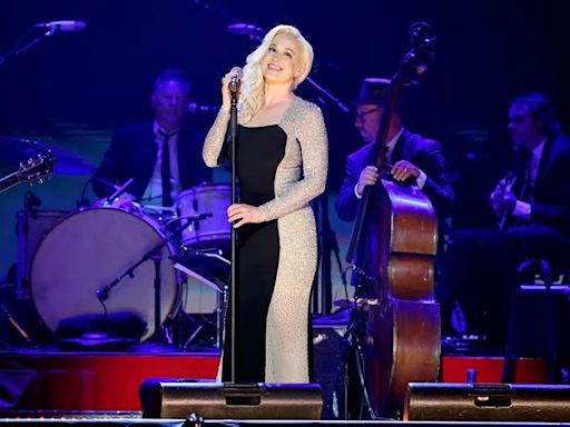 Kellie Pickler Returns to Stage 14 Months After Husband's Death for Patsy Cline Tribute: 'He Is Here with Us Tonight'