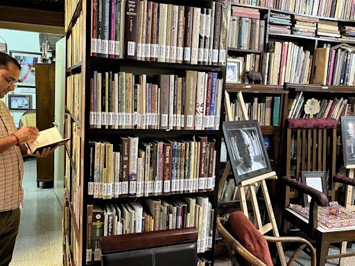 House of poet Sankha Ghosh, who once rented a flat for his book collection, now a library