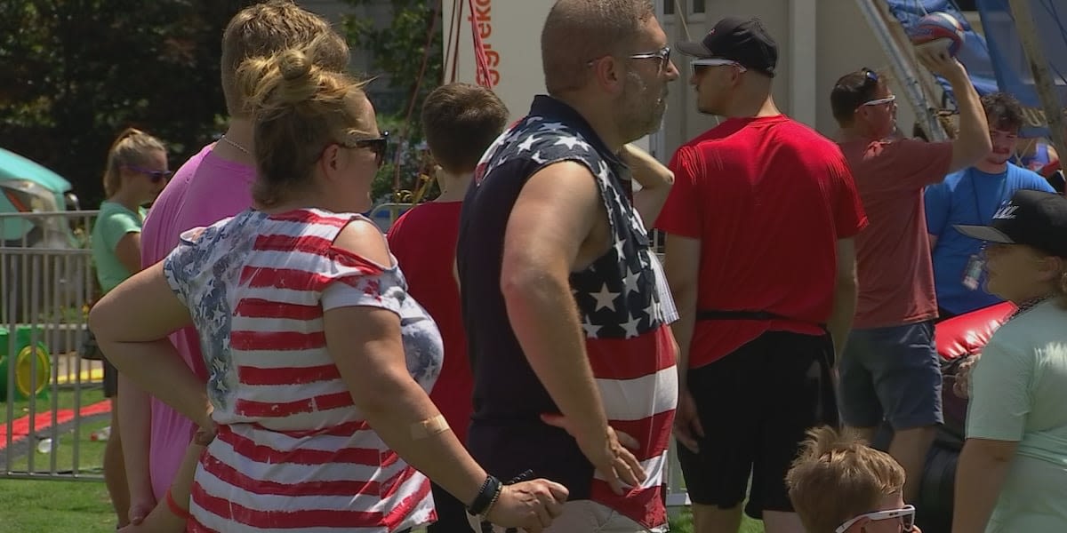 Large crowds gather to celebrate Independence Day in Nashville despite extreme heat