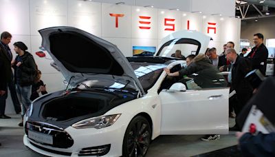 Can Tesla Inc (NASDAQ:TSLA) Shares Rise After the Robotaxi Event?