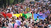 Las calles de Berlín se visten de colores y brillos para celebrar el Día del Orgullo Gay