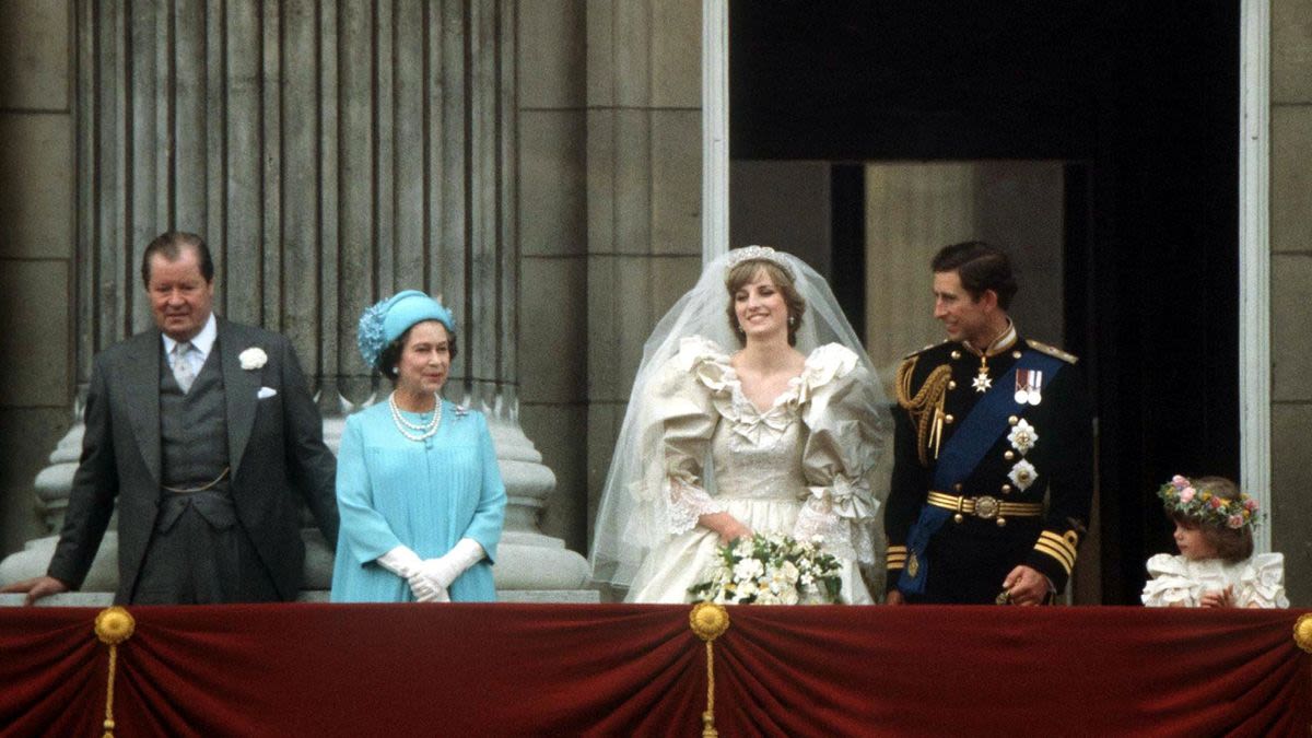 ...Decode the Advice Queen Elizabeth Gave Princess Diana on the Buckingham Palace Balcony the Day Diana Married Prince Charles