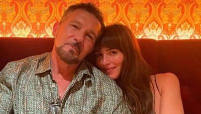 La felicidad de Antonio Banderas al abrazar de nuevo a 'su hija' Dakota Johnson en Málaga