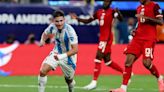 Asistencia de Rodrigo De Paul, gran control y definición de caño: el gol de Julián Álvarez con el que Argentina abrió el marcador ante Canadá