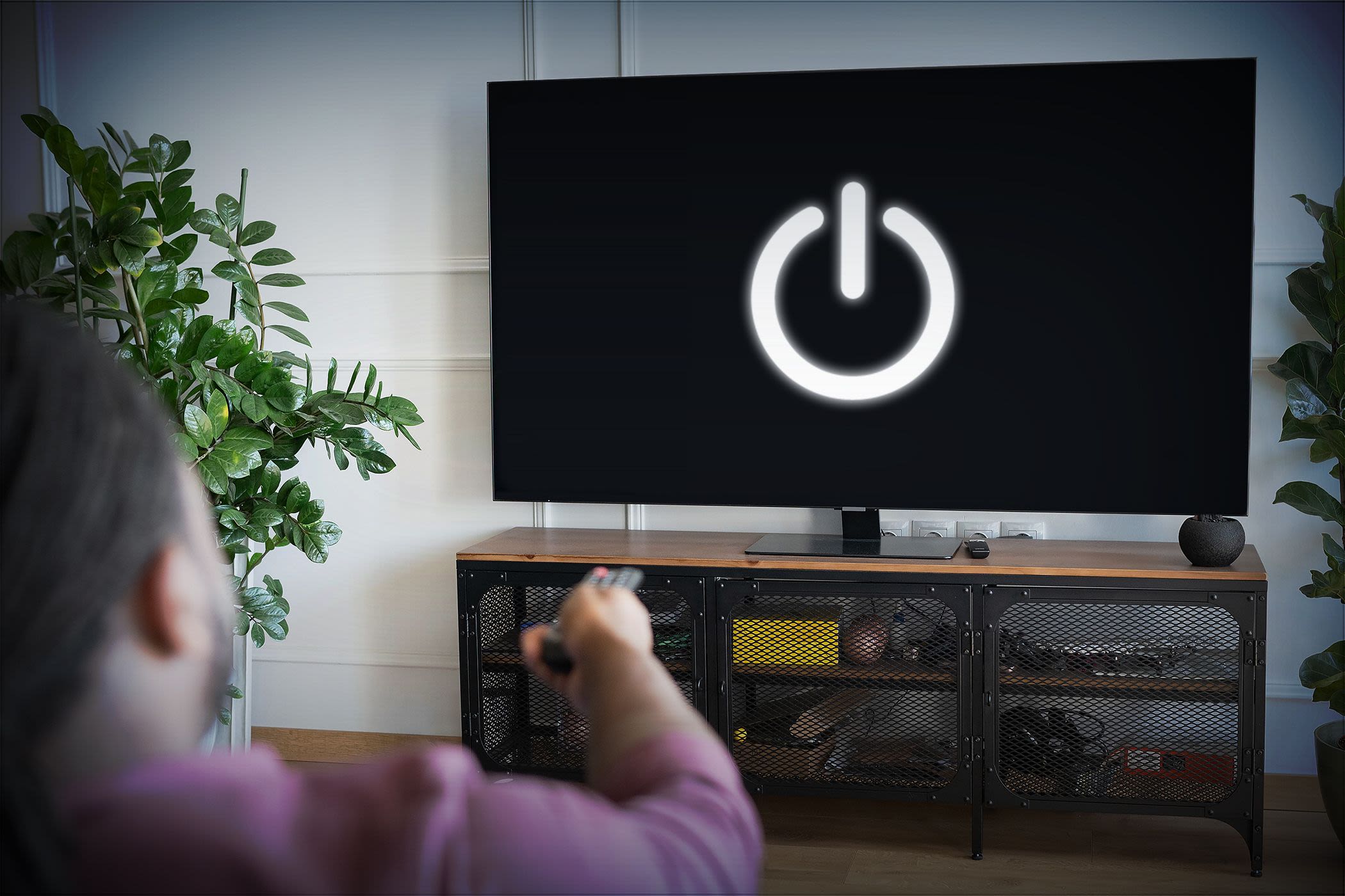 7 Fixes for When Your TV Won't Turn On