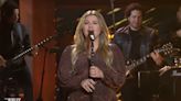 Kelly Clarkson Sounds Sweet as ‘Honey’ on Blake Shelton Cover