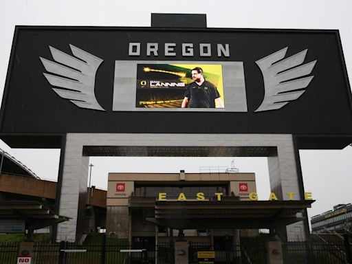 Oregon football has ‘unlimited’ NIL backing from Nike