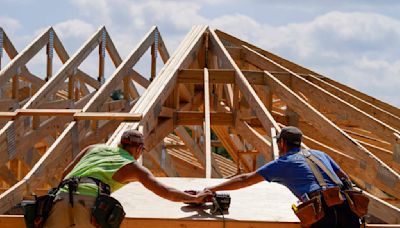 Mortgage rates snap three-week pullback, pushing average rate on a 30-year home loan back above 7%