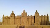 Thousands replaster Mali’s Great Mosque of Djenne, which is threatened by conflict