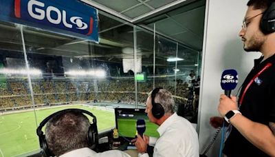 Hijo de Juan Roberto Vargas fue grabado cuando lanzó un madrazo en plena transmisión del partido Colombia vs. Uruguay