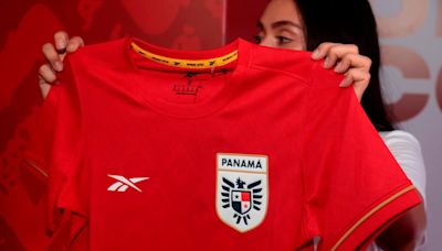 Panamá presenta nueva camiseta para la Copa América 2024: ¿Cuánto cuesta y cuándo la estrenan? - La Opinión