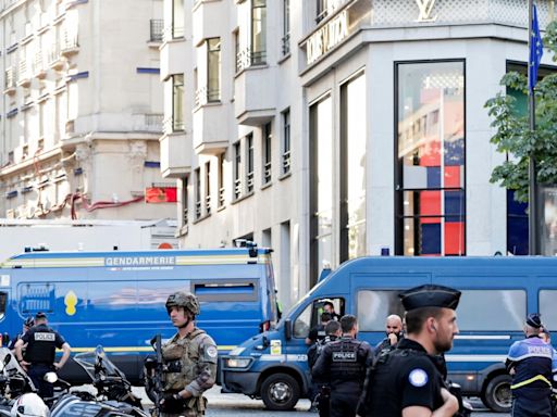 Man Shot Dead By Police After Knifing Officer In Paris - News18