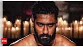 Vicky Kaushal shows off his muscular body in the latest picture, leaves fans impressed | Hindi Movie News - Times of India