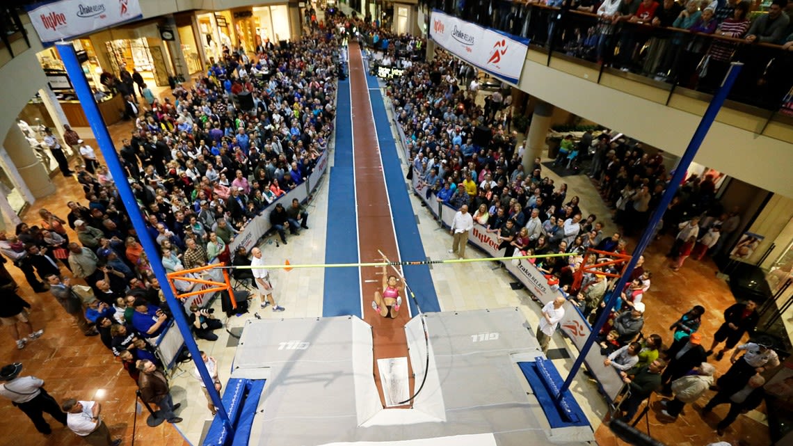 Drake Relays pole vault competition returns to Jordan Creek Town Center