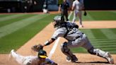 Andrus' 10th-inning error gives A's 7-6 win over White Sox