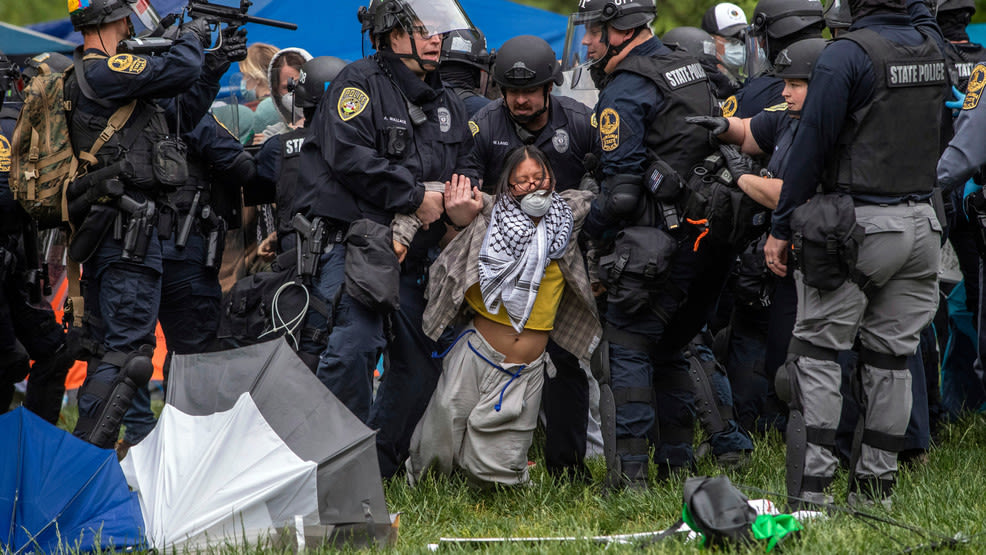 25 arrested at University of Virginia after clash with pro-Palestinian protesters: AP