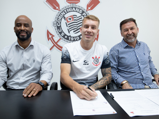 Corinthians oficializa a contratação do volante Charles por quatro temporadas