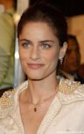 Amanda Peet